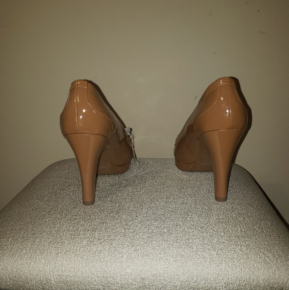 Shoes - Picture 4 of 7